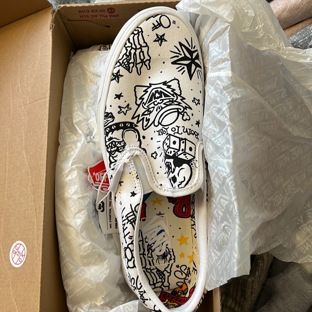**BRAND NEW NEVER WORN**